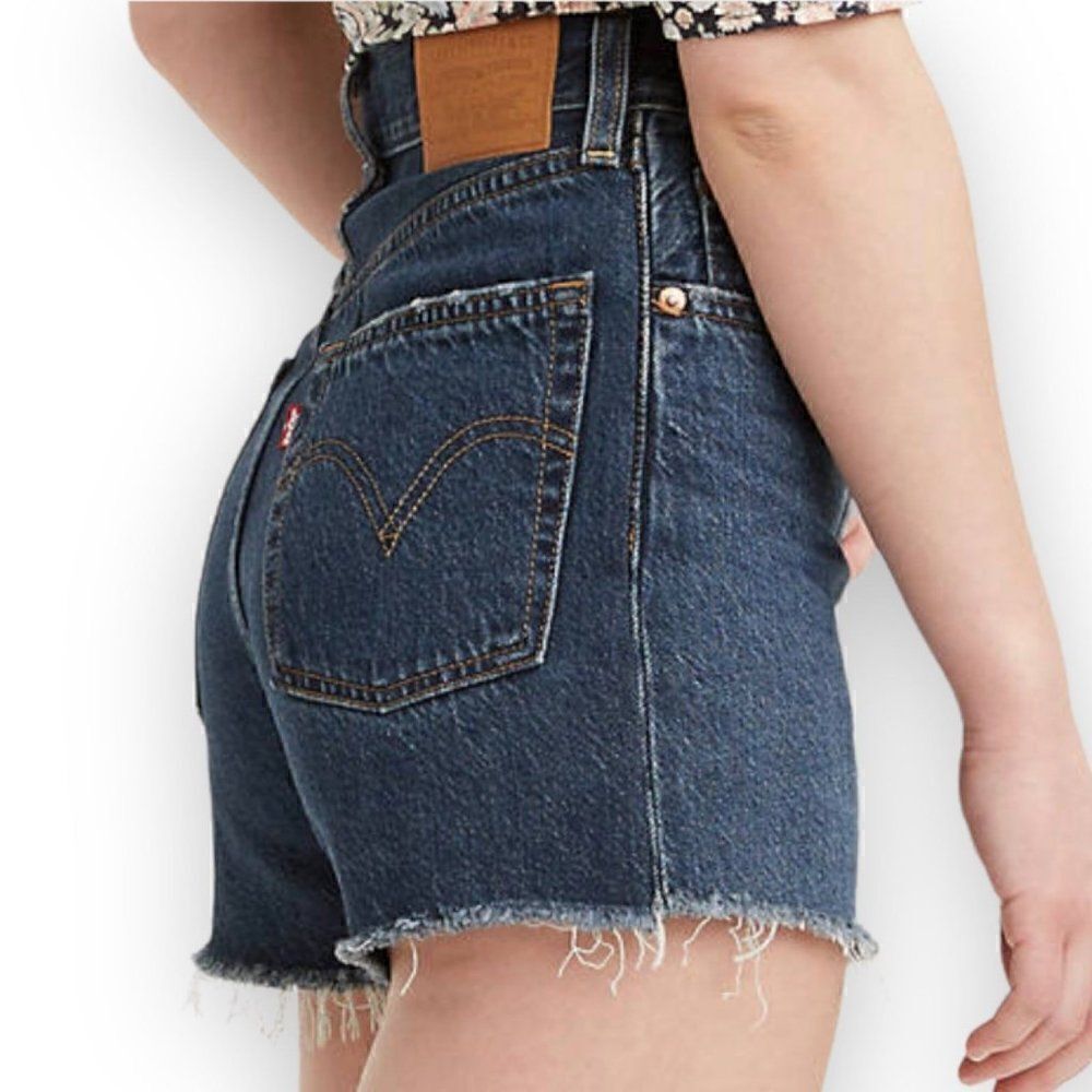 Levi’s Ribcage Shorts   - Picture 3 of 9